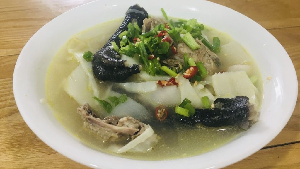 Măng chua nấu thịt gà Măng chua nấu thịt gà
