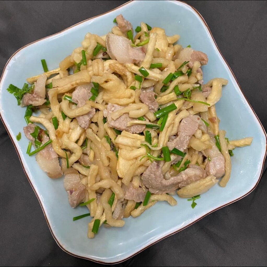 Củ cải khô xào thịt ba chỉ