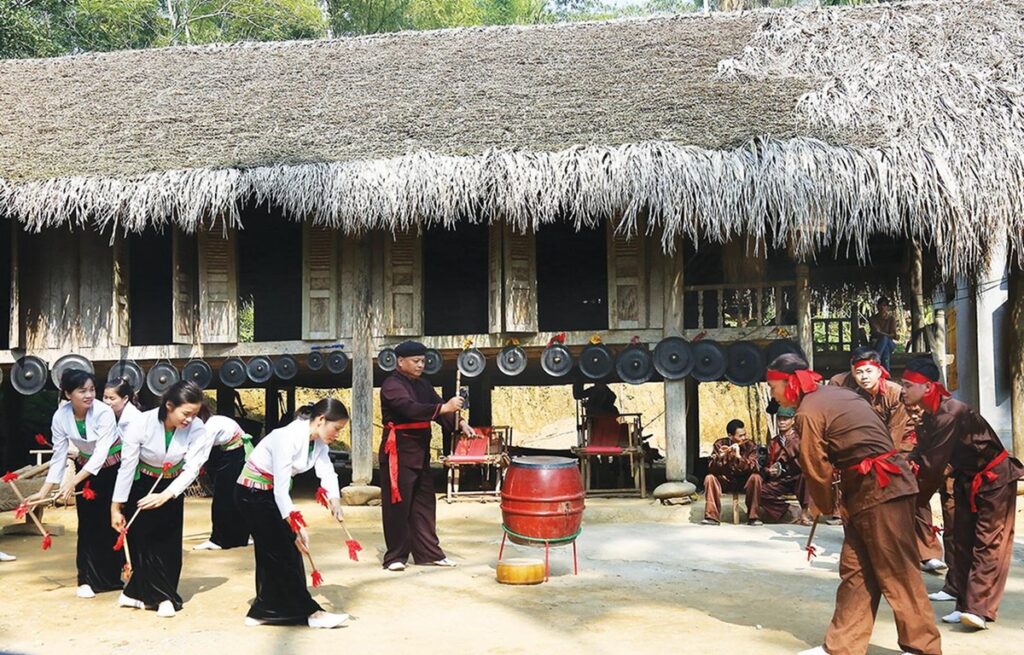 Lễ hội cầu an bản Mường - Lễ hội mùa xuân Tây Bắc