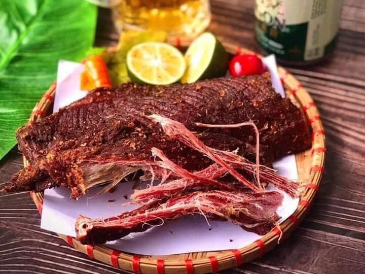 So Sánh Thịt trâu gác bếp và thịt lợn sấy