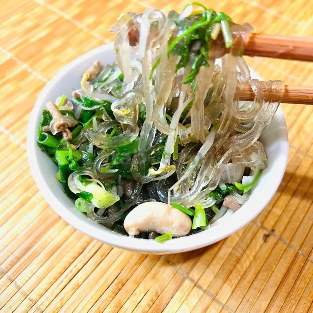 Miến Dong Dinh Dưỡng: Bao Nhiêu Calo, Công Dụng & Lợi Ích Sức Khỏe Miến Dong Dinh Dưỡng: Bao Nhiêu Calo, Công Dụng & Lợi Ích Sức Khỏe
